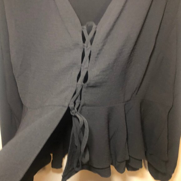 Forever 21 (3X) black front tie up long sleeve top - Picture 2 of 4